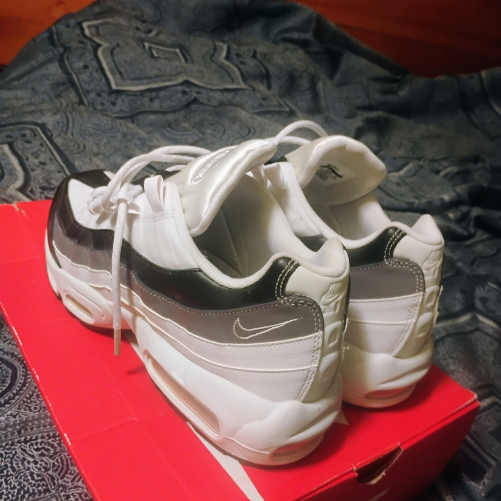 Nike Air Max 95 Men's Shoes - Black and White - Picture 5 of 7